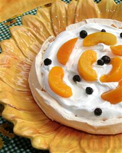Baked Meringue with Peaches n'Cream