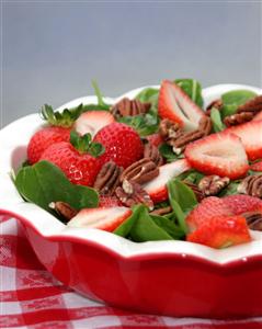 Spinach Salad with Strawberries and Pecans